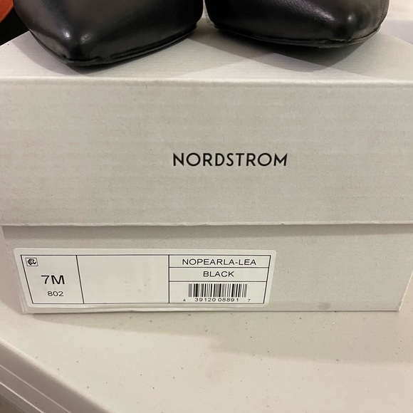 Nordstrom heels size 7 worn once with box - Picture 4 of 4